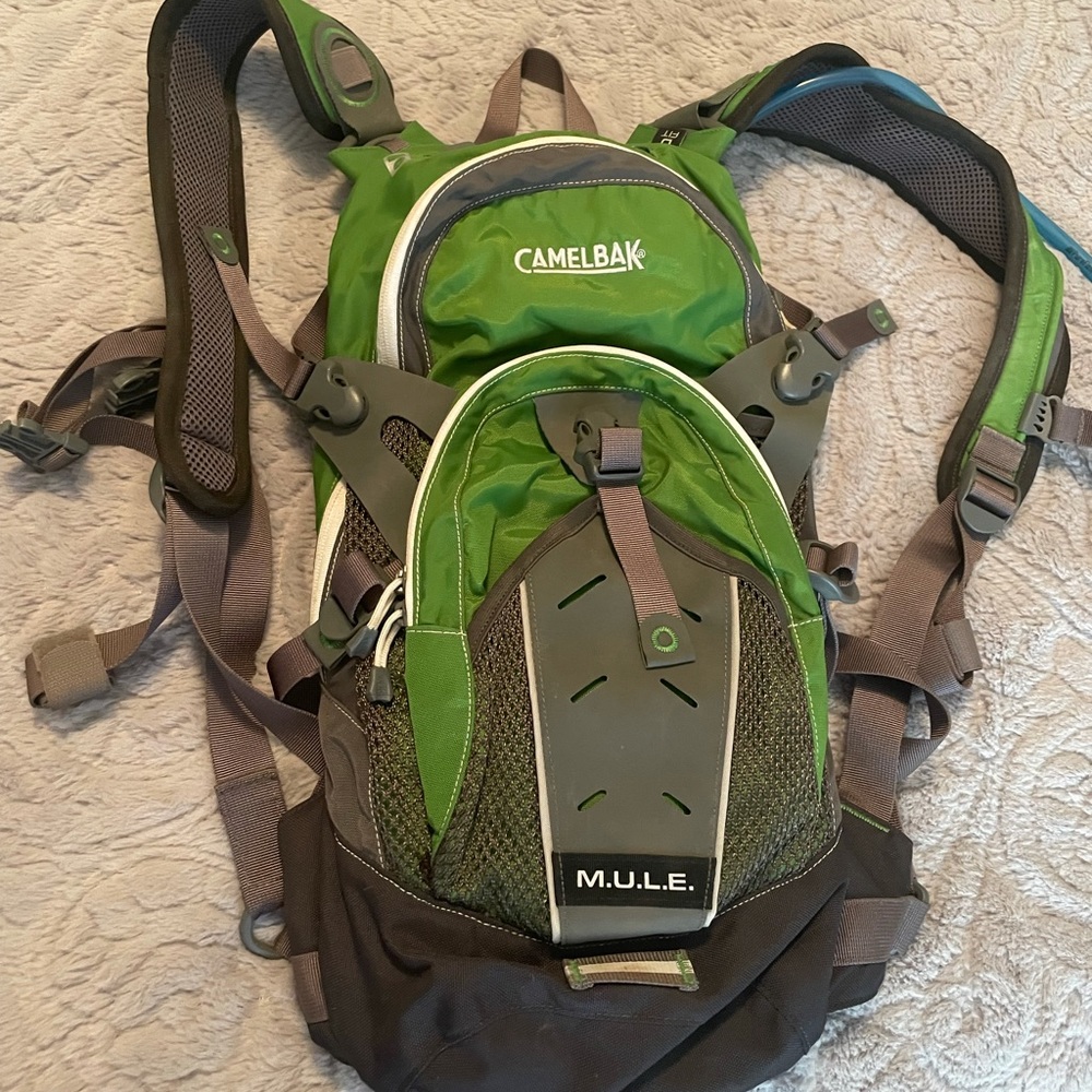 Camelbak M.U.L.E. Mule D2 Fit hiking backpack